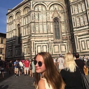 Meet your Posher, Olivia